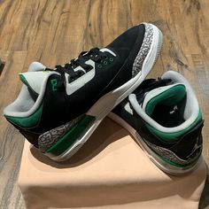 The Air Jordan 3 Retro ‘Pine Green’ Combines Og-Style Color Blocking With Updated Materials. Black Textured Nubuck Replaces Traditional Leather Construction On The Upper, Which Is Enlivened With Verdant Green Accents On The Molded Eyelets, Perforated Leather Collar, And Embroidered Jumpman Branding Atop The Tongue. 100% Authentic Nike Product. Purchased At Nike Retailer. Brand New Without Original Box. Replacement Box Will Be Provided. Size 13 Green High-top Custom Sneakers With Air Cushioning, Green Jordan Lace-up Shoes With Cushioned Footbed, Green Lace-up Jordan Shoes With Cushioned Footbed, Green Basketball Shoes With Air Cushioning And Round Toe, Green Basketball Shoes With Speckled Midsole, Green Lace-up Basketball Shoes With Air Cushioning, Green Leather Basketball Shoes With Air Cushioning, Air Jordan Retro 13, Verdant Green