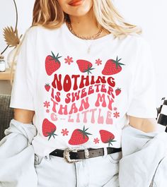 ✨ THE BIG LITTLE STRAWBERRY SHIRT - (G BIG SIS) - COMFORT COLORS ✨ We cannot wait for you to get your hands on this strawberry inspired, big little reveal shirt! We have combined the cottage core vibe with the sorority style and we hope we did it justice and you love it! 😍 This is a perfect gift for any big/little sisters.  If you would like to discuss any alternative size, color or product options, please do not hesitate to contact us directly. 💌 ALSO AVAILABLE AS A 'LIL' TSHIRT: ➡️ ➡️ ➡️ https://www.etsy.com/listing/1564322324/little-comfort-colors-shirt ✨ ABOUT OUR COMFORT COLORS TEES ✨ These 100% ring-spun cotton unisex tees are a great staple for any wardrobe and available in various different colours. The soft-washed, garment-dyed fabric brings extra coziness to your wardrobe while Spring Sorority Cotton T-shirt, Sorority Cotton T-shirt For Spring, Sorority Style Cotton T-shirt For Spring, Cute White T-shirt With Letter Print, Sorority Cotton T-shirt With Graphic Print, White Sorority Tops With Letter Print, White Sorority Graphic Print T-shirt, Cute Slogan T-shirt With Crew Neck, White Crew Neck Sorority T-shirt