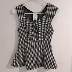 New, Never Worn, Waist-Hugging Top. Semi-Cap Sleeves, With Pleat On Front, Skirt-Like Bottom Half. Waffle Type Stretch Fabric. Runs Small. Sleeveless Crop Top With Built-in Padding And Medium Support, Fitted Gingham V-neck Top, Rocker Tank, Small Tank Tops, Peplum Shirts, Halter Tank Top, Tank Top Straps, Floral Peplum, Scoop Neck Tank Top