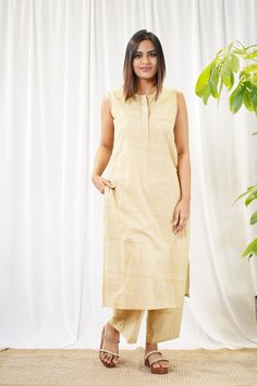 Flat Collar Kurti, Kot Collar Kurti, Minimal Kurti, Sleeveless Collar Kurti, Slub Cotton Kurti, Sleeveless Kurta, Cotton Anarkali, Pranali Rathod, Indian Fashion Saree