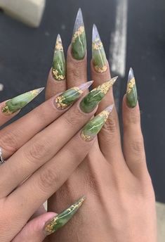 Forest Green Stilleto Nails, Green Stilleto Nails Design, Forest Nails Acrylic, Green Stilletto Nails, Moss Agate Nails, Ivy Green Nails, Clear Green Nails, Poison Ivy Nails Designs, Emerald Green Marble Nails