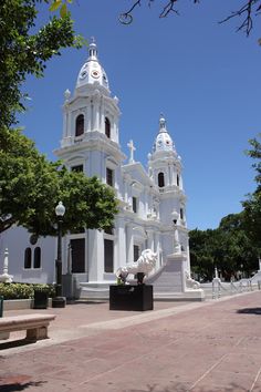 a large white building with two towers on each side