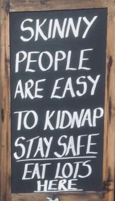 a sign that says skinnyy people are easy to kidwap stay safe eat lots here