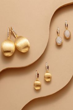 Elegant, round and sinuous: let us introduce you Nanis CILIEGINE! A jewel with a classic design, that can also become extremely casual, especially if you have multiple ear holes and you want to combine models of different sizes together. Discover these earrings in 18kt gold and diamonds or with our favorite natural stones, such as the bold onyx or the delicate aquamarine. Jewellery Photoshoot, Diamond Earrings Design, Earrings Ideas, Jewelry Photoshoot, Bridal Dress Design, Themed Jewelry, Christmas Earrings, Christmas Jewelry, Gold Jewelry Fashion