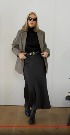 Black Satin Skirt Outfit Winter, Satin Skirt Outfit Winter, Mid Skirt Outfits, Black Satin Skirt Outfit, Midi Skirt Outfit Winter, Fall Chic Outfits, Lydia Tomlinson, Satin Outfit, Satin Skirt Outfit