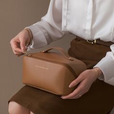 Brown Vanity, Skincare Bag, Bling Makeup, Fashion Photography Ideas, James Clear, Shein Haul, Bag Shapes, Invisible Hand, Cosmetic Bag Organization