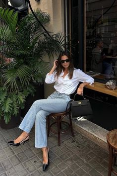 Business Casual Work Outfits For Spring [2024]: 50+ Elevated Spring Work Outfit Ideas To Copy - Girl Shares Tips Outfit Ideas With Jeans Casual, Casual Outfit Heels, Semi Casual Date Night Outfit, Elegant Outfit Jeans, Casual Heel Outfits, Casual Heels With Jeans, Heels On Jeans, Jean Heels Outfit, Outfits With Jeans And Heels