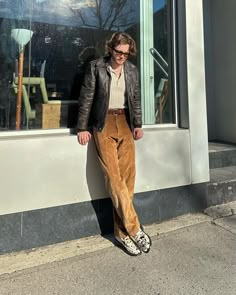 Beige And Brown Outfit Ideas Men, Mens 70s Outfits, Western Men Outfits, 70s Male, Show Outfit Ideas, Stylish Men Outfits, Warhol Factory, Business Core