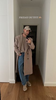 Beijing Outfit, Men Trench Coat Outfit, Men Trench Coat, Korea Winter, Smart Outfits, Ny Outfits, Men's Trench Coat, Trench Coat Outfit, Winter Inspiration