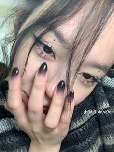 Black Dots On Face Makeup, Gloomy Nails, Black Fade Nails, Nail Grunge, Makeup Dots, Nail Art Dots, Dots Makeup, Eyeshadow Nails, Fade Nails