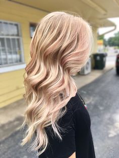 Blonde With Rose Gold Lowlights, Rose Gold Streaks In Blonde Hair, Blonde With Strawberry Blonde Highlights Rose Gold, Rose Gold Lowlights Blondes, Blonde With Pink Lowlights, Blonde Balayage Rose Gold, Rose Gold Balayage Blonde, Rose Gold And Blonde Hair, Blonde With Rose Gold Highlights