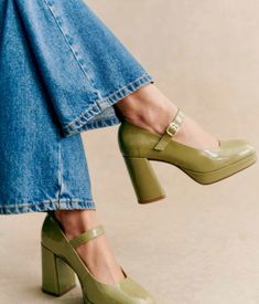 Not my image Funky Shoes, I'm Broke, Shoes Outfit, Soft Autumn, Outfit Women, Mary Jane Heels, Rubber Heels, Parisian Style, Cute Shoes