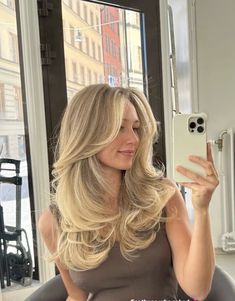 Blonde Hair Blow Dry, Medium Length Haircut Wavy Hair Blonde, Blended Fall Blonde, Pretty Blowout Hair, Blowout Hair Inspo Pics, 40 Years Old Hairstyles, Medium Layers On Long Hair, Blowout Layers Medium Length, Long Blowout Layers