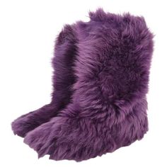 Garish 2000's Vibrant purple sheepskin moon boots by Moschino's Cheap & Chic label. MADE IN ITALY ! Features: Fully leather lined interior Rubber soles Purple sheepskin exterior Sizing: EU 39.5 / UK 6.5 Condition: 6/10. Fur is thinner on the left toe and hem. Franco Moschino, Vintage Moon, Moschino Cheap And Chic, Vibrant Purple, Moon Boots, Ski Boots, Gianni Versace, Boots For Sale, Moschino