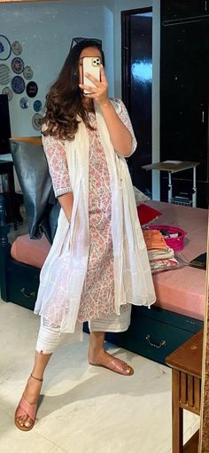 Kurta Sets For College, Desi Work Outfit, Office Fits Women Indian, Kurta Inspo Women, Office Indian Wear Women, Formal Salwar Suits For Women, Desi Office Outfit, Indian Office Outfits Women, Indian Everyday Outfit