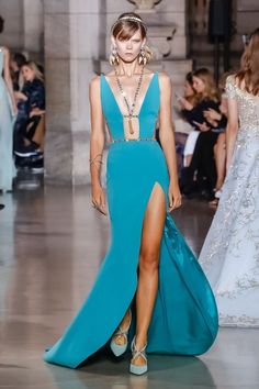 Georges Hobeika SS18 Collection Couture, Georges Hobeika, Couture Mode, Gorgeous Gowns, Embellished Dress, Red Carpet Fashion, Couture Collection, Moda Fashion, Couture Fashion