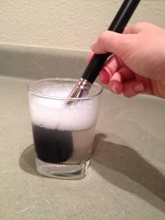 You will surprised to see all the makeup that is left in the water. How to properly clean your makeup brushes. (a tablespoon of white vinegar in a cup of hot water, and a 20 minute soak, followed by a hot, then cold rinse and pat dry will do it. Disinfects, dissolves grease/makeup Grease Makeup, Do It Yourself Quotes, Make Up Foundation, White Vinegar, Makati, Health And Beauty Tips, Household Hacks, Good Ideas, Beauty Make Up