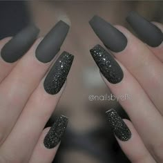 Matte colors, although without the shine, could look fashionably better especially on long nails. Here’s a matte black set of nails with little black glitters for accent. Silver Tip Nails, Coffin Nails Matte, Gray Nails, Great Nails, Dark Nails, Silver Nails, Coffin Nails Designs