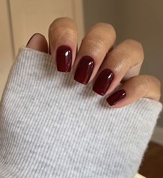 Fall/winter Nails Square, Fall Nail Colors Square, Maroon Tapered Square Nails, Autumn Square Acrylic Nails, Fall Single Color Nails, Fall Nails Rounded Square, Short Nail Inspo Natural, December Nails Square Short, Christmas Nails Square Round