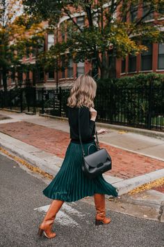 Midi Skirt Boots, Green Skirt Outfits, Midi Skirt And Boots, Christmas Outfit Inspiration, Green Pleated Skirt, Green Midi Skirt, Midi Skirt Outfit, Skirts With Boots, Skirt Trends