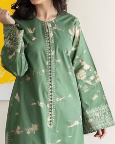 Simple Dress Casual, Lace Dress Design, Simple Kurti Designs, Neck Designs For Suits, Stylish Short Dresses, Pakistani Fancy Dresses, Pakistani Dresses Casual, Kurta Neck Design, Dress Neck Designs