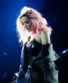 lady with pink hair and black dress on stage