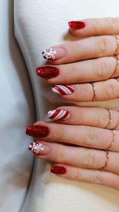 Christmas Aesthetic Nails Acrylic, Christmas Nails Acrylics Simple, Red French Tip Nails Coffin Christmas, Christmas Soft Gel Nails, Red Gel Nails Christmas, Winter Nails Red And Gold, Red Christmas Nails Aesthetic, All Red Christmas Nails, Red Gold Nails Christmas