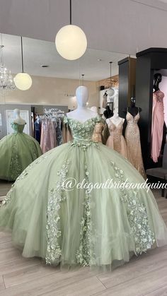 Sage Color Quinceanera, Sage Green Xv Dresses, Sage Green Quince Dress, Light Green Quinceanera Dresses, Tiana Quince, Sage Green Quinceanera Dresses, Sage Green Wedding Dress, Green Quince Dress