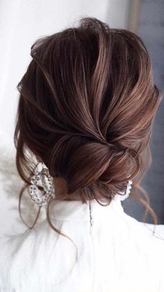 Sanggul Modern, Bridal Hair Updo, Curly Hair Updo, Prom Hairstyles For Long Hair, Low Bun, Bridal Updo, Penteado Cabelo Curto