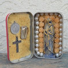 Madonna and Child traveling shrine box. Handmade paper, pearls and flowers surround the Madonna and Child. Enhanced with gold paint and signs of faith. A small treasure. Pocket Oratory, Shrine Art, Portable Altar, Shrines Box, Lady Guadalupe, Shrines Art, Catholic Crafts