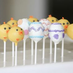 there are many cake pops that have been decorated like ducks and chicks on top of them