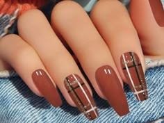 🍂 Cozy up your nails with our Fall Sweater Press-On Nails in burnt orange plaid! This warm, inviting style captures the essence of autumn days, perfect for cozy vibes all season long. You will receive a full set of 10 nails in your size along with a complimentary gift of a nail file, cuticle stick, alcohol wipes, and nail glue. If you prefer tape tabs instead of glue, just let us know. I am more than happy to personalize your order, so please reach out to me to discuss your preferences.  When it comes to sizing, I want to make sure you get the perfect fit. Please follow our Sizing Guide to determine your correct size. Please note that while I do my best to accurately showcase nail colors in photos, actual colors may vary due to screen and lighting differences. Handmade items may also have Nail Polish Short Nails, Nail Design For Beginners, Nails Diy At Home, Easy Flower Nail Art, Easy Nail Art For Beginners, Floral Nail Design, Plaid Nail Designs, Nail Art For Spring, Art For Spring