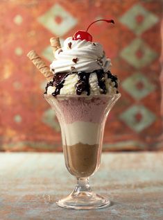 Use these simple tips to take your party planning to the next level. Chocolate Milkshake, Homemade Whipped Cream, Funnel Cake, Make Ice Cream, Hot Fudge, Ice Cream Party, Ice Cream Sundae, Cute Desserts