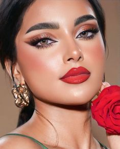 Spanish Makeup Look, Fiesta Makeup, Photo Ready Makeup, Bridal Makeup Red Lips, December Fashion, Spanish Hairstyles, Spanish Beauty, Red Lipstick Makeup Looks, Look Disco