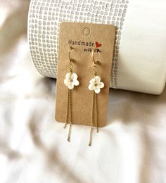 Polymer clay flower earring with stainless steel chain. Elegant and feminine, suitable for everyone occasion. Flower Chandelier, Flower Earring, Clay Flower, Polymer Clay Flowers, Wedding Jewelry Earrings, Etsy Earrings Dangle, Jewelry Inspo, White Flower, Steel Chain