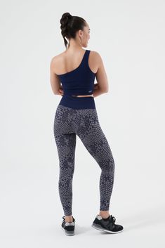 Turn heads in the Should Holder Crop. This is the one shoulder bra that supports the girls and moves with (and not against) you. The light compression fit and jacquard texture allows for a look that’s both luxurious, in and out of the gym. Made in LA. One Shoulder Athleisure Activewear For Sports, One Shoulder Stretch Athleisure Activewear, One-shoulder Athleisure Activewear With Stretch, One Shoulder Bra, Athleisure Essentials, Sweat Joggers, Seamless Sports Bra, Persimmon, Large Bust