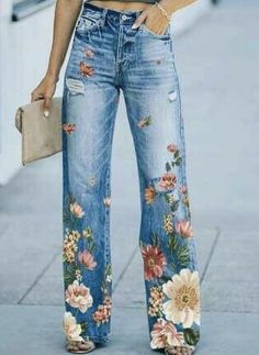 Nature Tattoo Ideas, Artistic Ideas, Nature Tattoo, Repurposed Clothing, Painted Jeans, Denim Diy, Painted Denim, Embellished Jeans, Painted Clothes