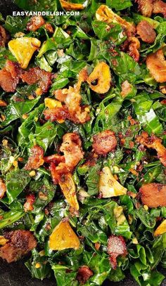 spinach salad with bacon and oranges in a black bowl