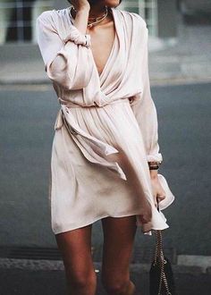 summer fashion inspiration Mode Tips, Silk Wrap Dresses, Mode Boho, Elegante Casual, Looks Street Style, Beauty Dress, Rosie Huntington Whiteley, Inspired Outfits