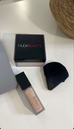 Huda Beauty Makeup, Luxury Makeup, Makeup Items, Makeup Brands, Makeup Essentials