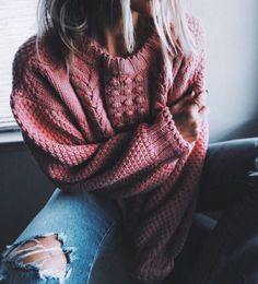 pink knits + denim Mode Tips, Mode Boho, Pullover Outfit, Hippie Chic, Komplette Outfits, Looks Vintage, Hippie Style, Sweaters Oversized