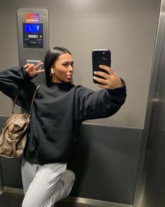 Black Athleisure Outfits, Athleisure Capsule Wardrobe, Athleisure Capsule, Summer Athleisure, Black Athleisure, Cute Gym Outfits, Chill Fits, Fashion Influencer, Gym Outfits