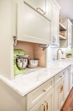 the kitchen counter is clean and ready for us to use