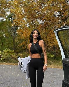 All Black Hiking Outfit, Black Gym Outfits For Women, Gym Girl Aesthetic Instagram, Gym Outfit Inspiration, Fall Gym Outfit, Instagram Picture Ideas Fall, Leggings Outfit Black Women, Gym Girl Aesthetic Outfit, Fall Gym Outfits