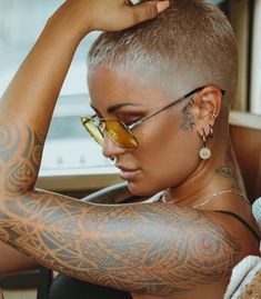 Short Buzzed Hair, Shaved Haircut, Buzzed Hair Women, Buzz Cut Women, Shave Undercut, Nape Haircut, Short Shaved Hairstyles, Buzzed Hair, Nape Undercut