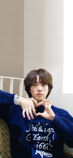 Обои Jin Cute Pics, Wwh Jin, Jin Photo, Bts Wallpaper Desktop, Jin Kim, V Bts Wallpaper, Korea Travel, Lockscreen Wallpaper, Funny Wallpaper