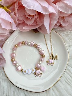 The sweetest princess bracelet and necklace gift set. Each item can be purchased individually or as a set. Necklace is 16 inch with a 1' extender (if you would like a different size just include the size in the personalised notes section). MATCHING EARRINGS AVAILABLE HERE! https://withlovejessieshop.etsy.com/listing/1787371534 ♥ MATERIALS ♥ NECKLACE - 18K Gold Plated Chain over brass - with carriage charm and initial letter BRACELET - Glass beads and imitation pearls, with carriage charm  ♥ HOW Princess Bracelet, Girls Bracelet, Princess Carriage, Letter Bracelet, Set Necklace, Childrens Gifts, Gold Letters, Pink Princess, Initial Letter