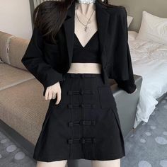 Silk Top Outfit, Chinese Fashion Street, Mode Kpop, Korean Girl Fashion, Ulzzang Fashion, Cropped Blazer, Kpop Fashion Outfits, Korean Outfits, Kpop Fashion