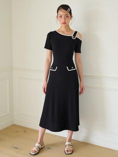 This is a trendy and feminine dress by SALON DE YOHN that is made out of high quality and sturdy material. With distinctive mood of the design and modern feminine look, you can style it for your comfortable daily outfit.- Strap off shoulder detail- Color detail on the edge- Feminine and modern mood Modern Feminine, Feminine Dress, Feminine Look, Black Midi Dress, Daily Outfits, Off Shoulder, Midi Dress, High Quality, Black