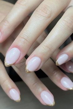 2024's Top 17 Summer Nails: Short Almond Designs for Bright, Classy Looks Gold Glitter French Tips, Pink Short Almond Nails, Short Almond Designs, Almond Designs, Legal Wedding, Summer Nails Short, Grad Nails, Nails Short Almond, Olive Nails